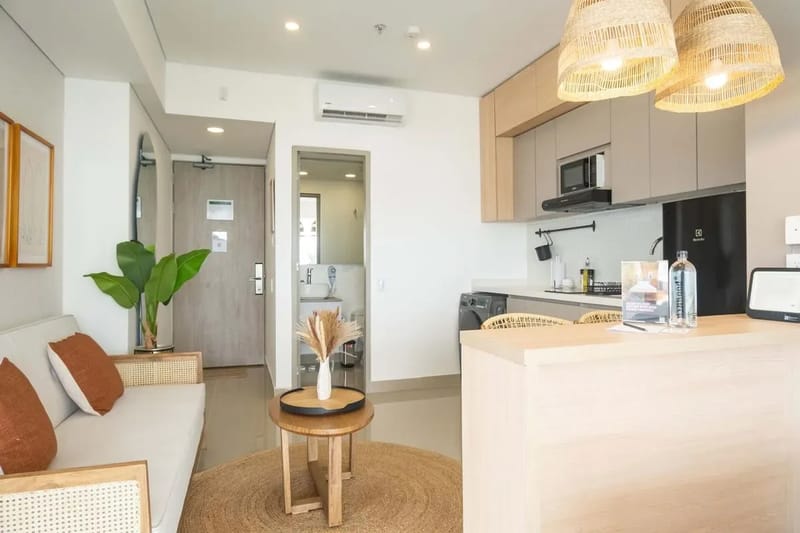 Elegant Beachview 1BR w/ Balcony in Crespo