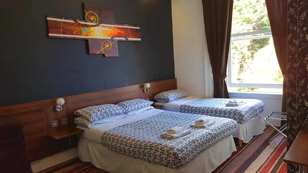 Habitación de invitados con baño privado