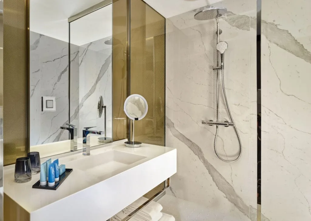 Baño de la habitación Art
