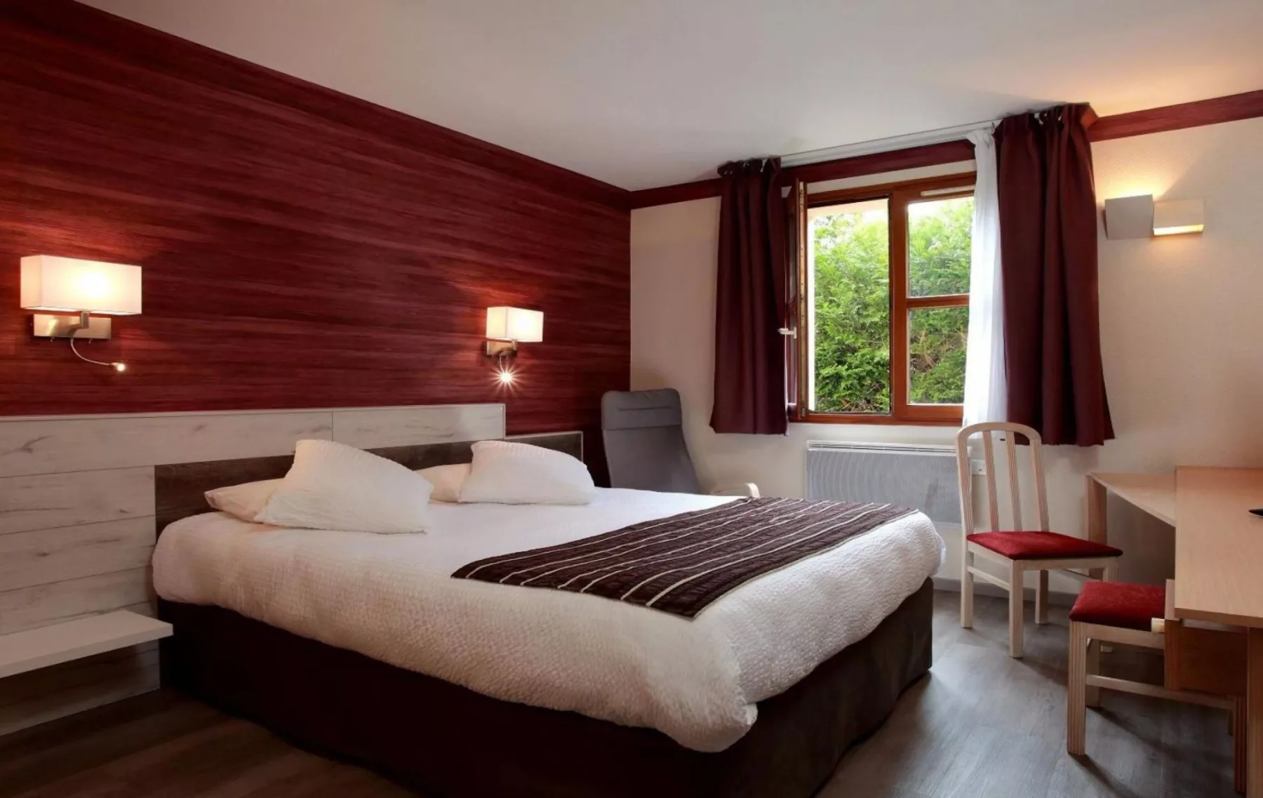 Warm, contemporary hotel room