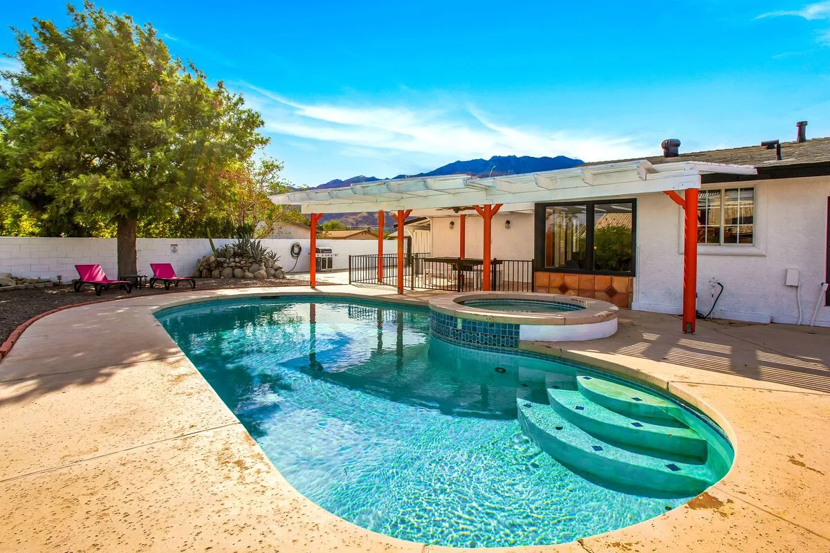 Hummingbird Haven - 68776
