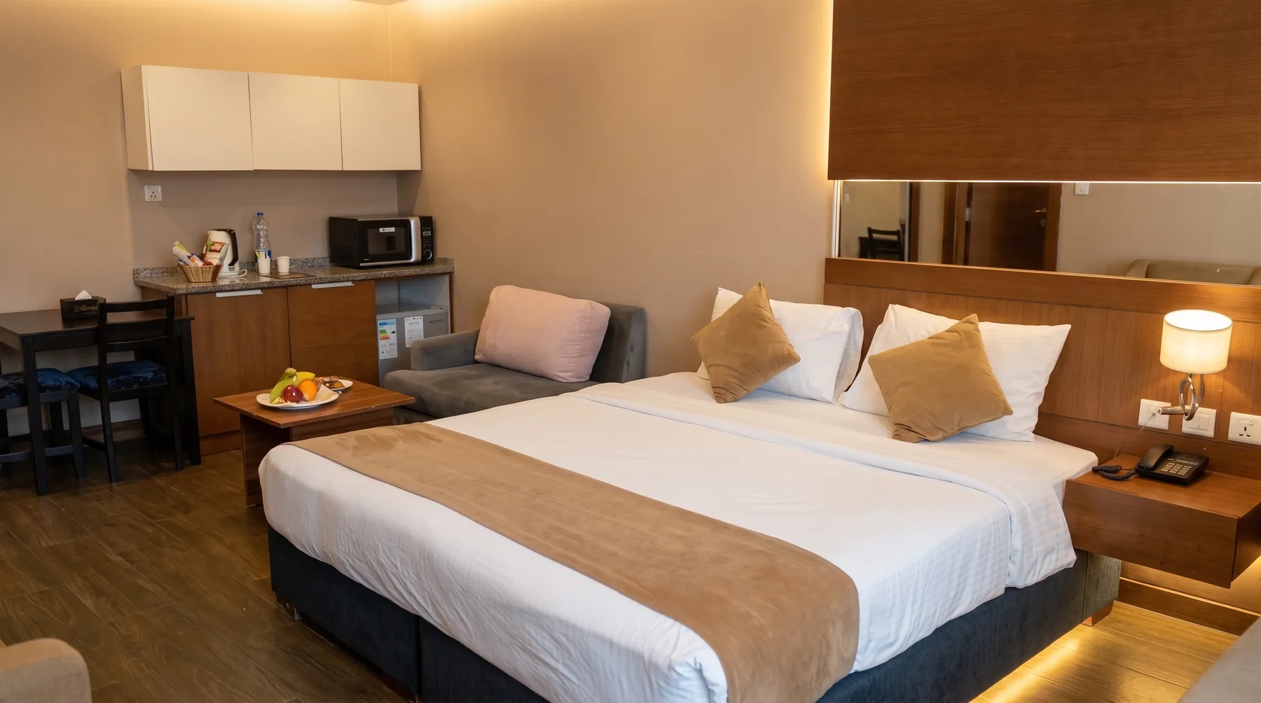 Interior de la habitación Deluxe con vistas a la ciudad