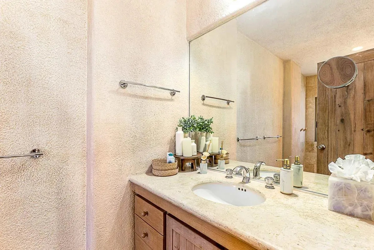 Chic 5BR Oceanview Villa w/ Pool in Pedregal