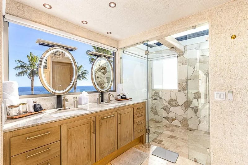 Chic 5BR Oceanview Villa w/ Pool in Pedregal
