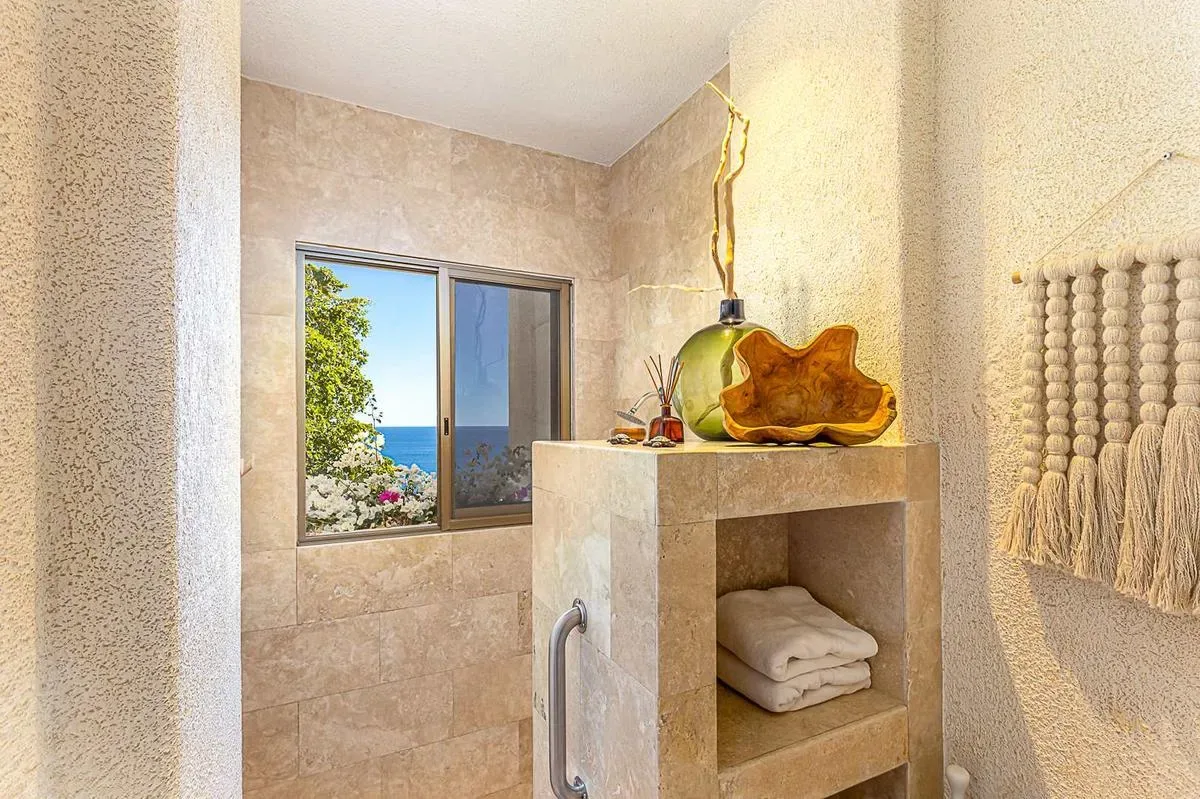 Chic 5BR Oceanview Villa w/ Pool in Pedregal