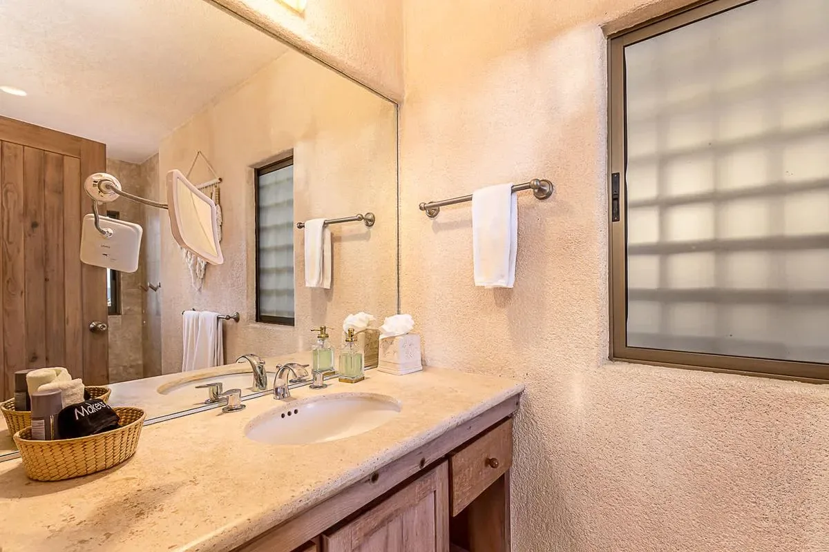 Chic 5BR Oceanview Villa w/ Pool in Pedregal