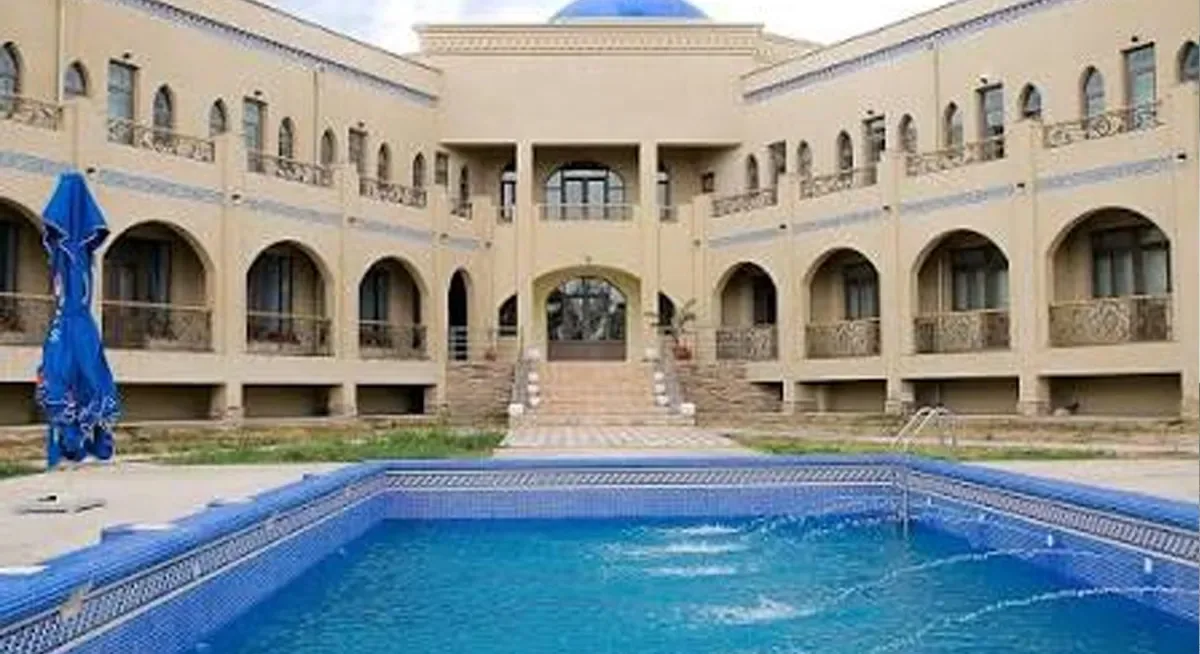 Swimming pool