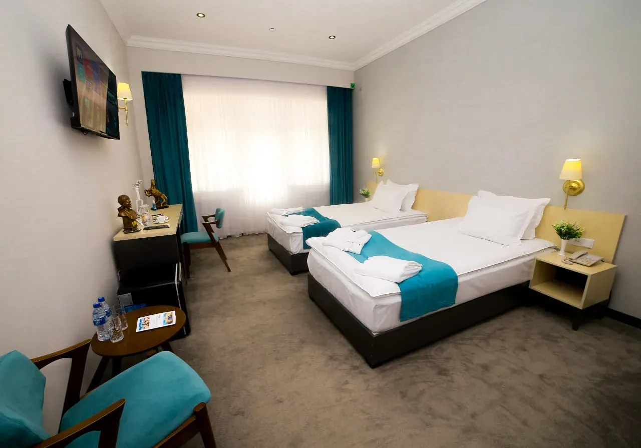 Double/twin room with king-size bed