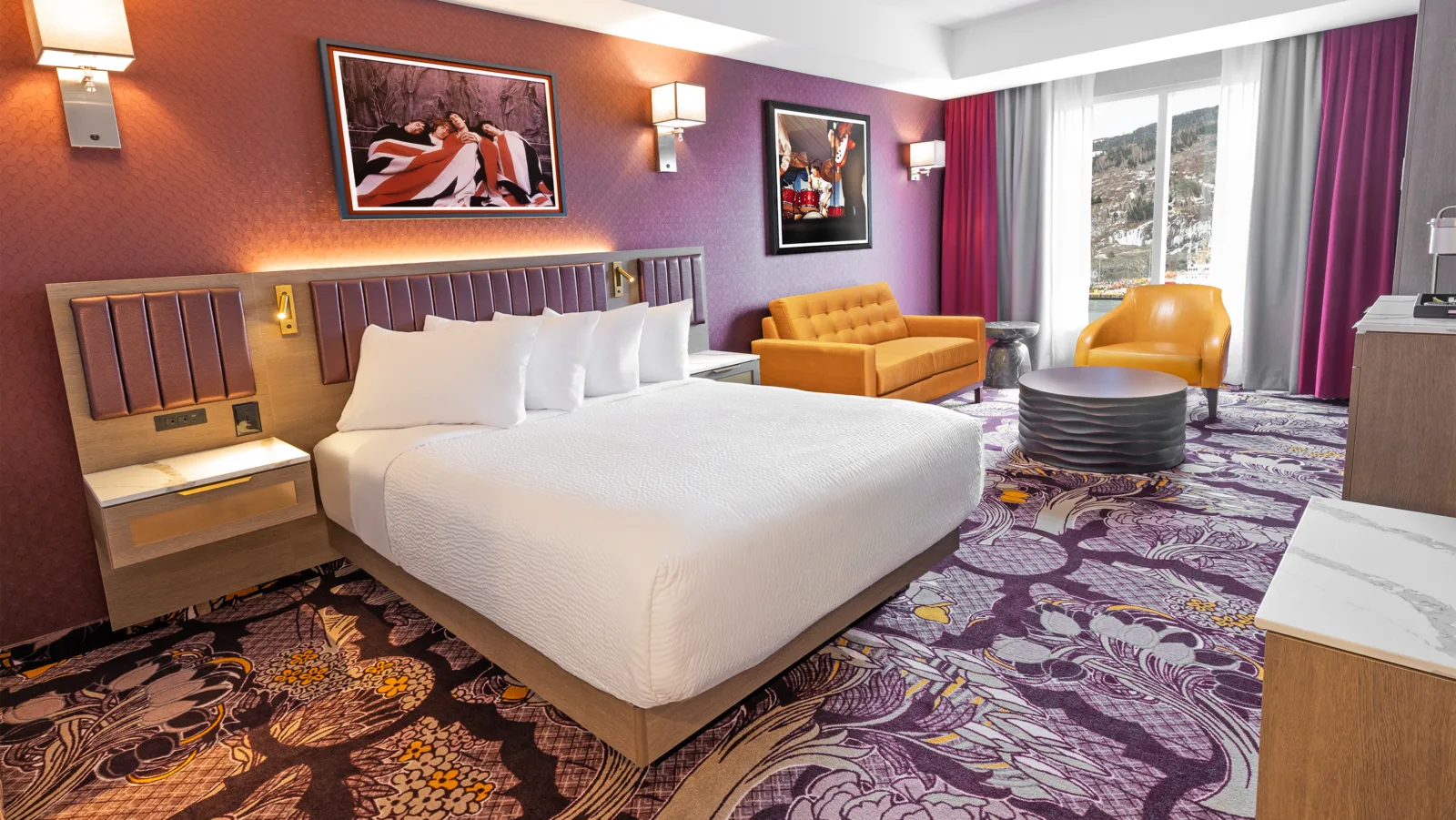 Queen room with sofa