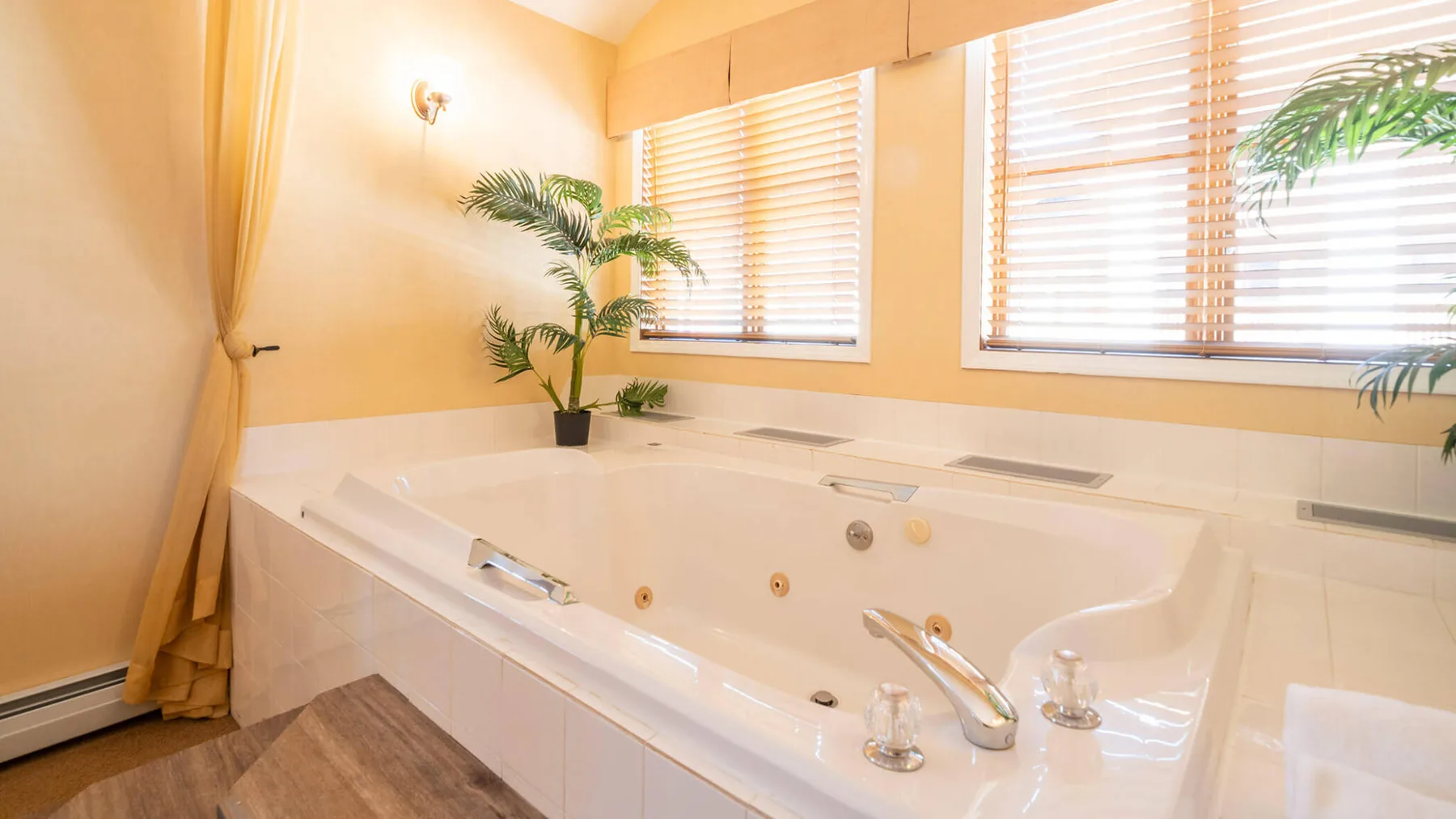 Bañera de hidromasaje en la habitación Deluxe con cama king size