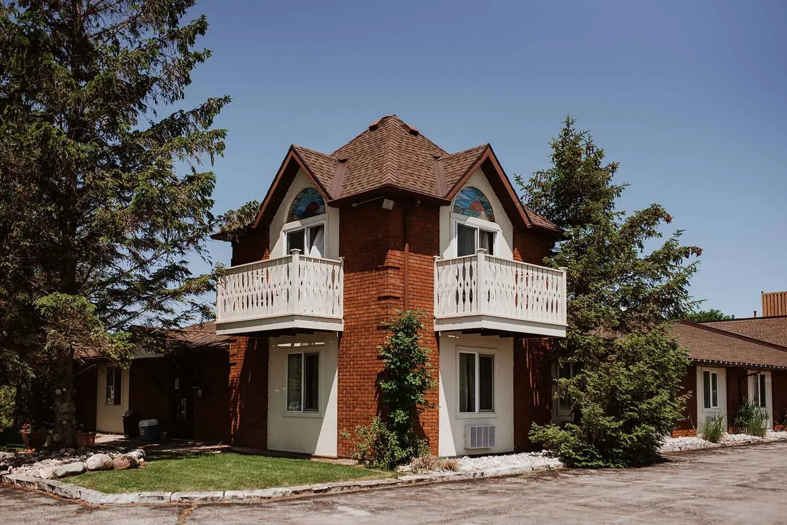 Exterior of Hessenland Inn