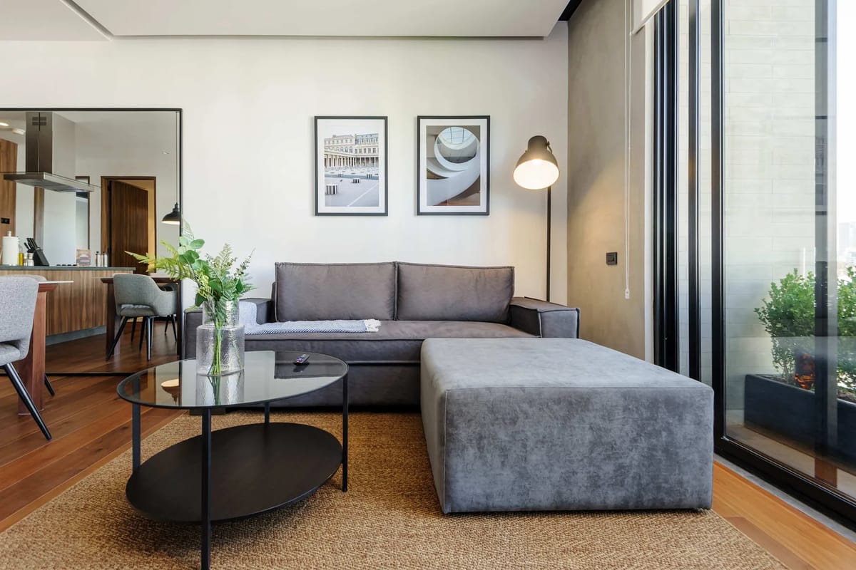 Dreamy 2BR with Elegant Balcony in Roma Nte