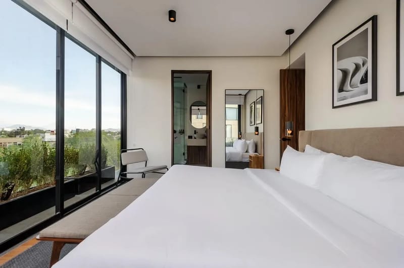 Dreamy 2BR with Elegant Balcony in Roma Nte