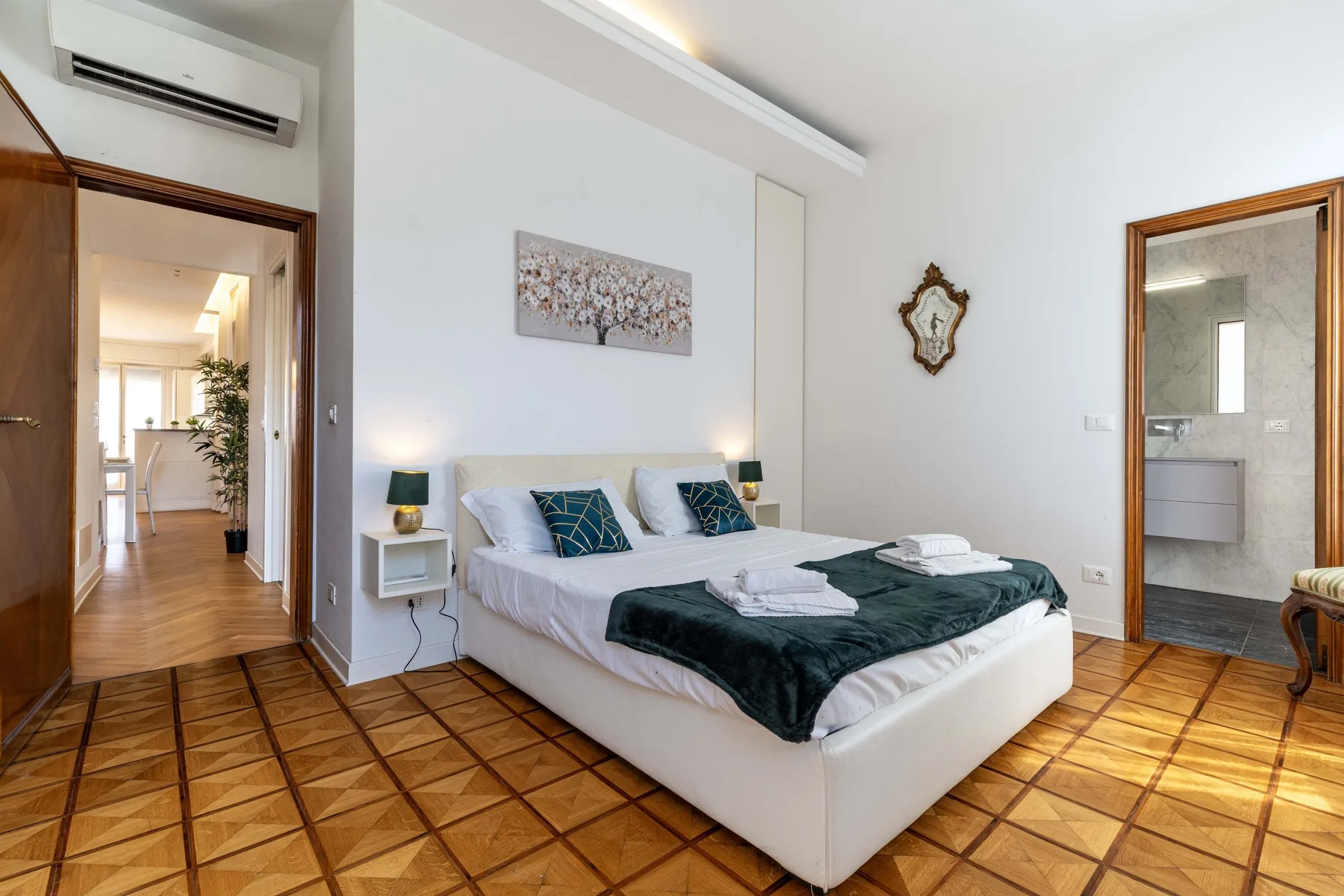Spacious Apartment on the Canal