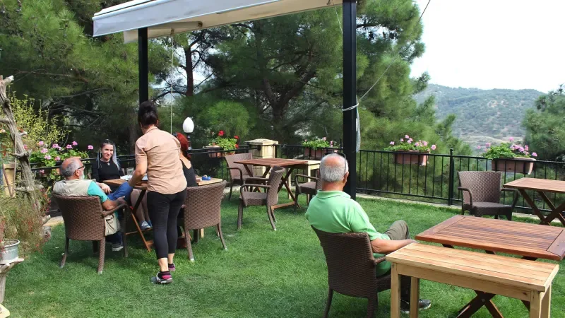 Zona de estar al aire libre en Erguvanlı Ev
