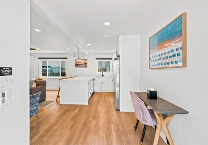 Pasillo y escritorio del penthouse