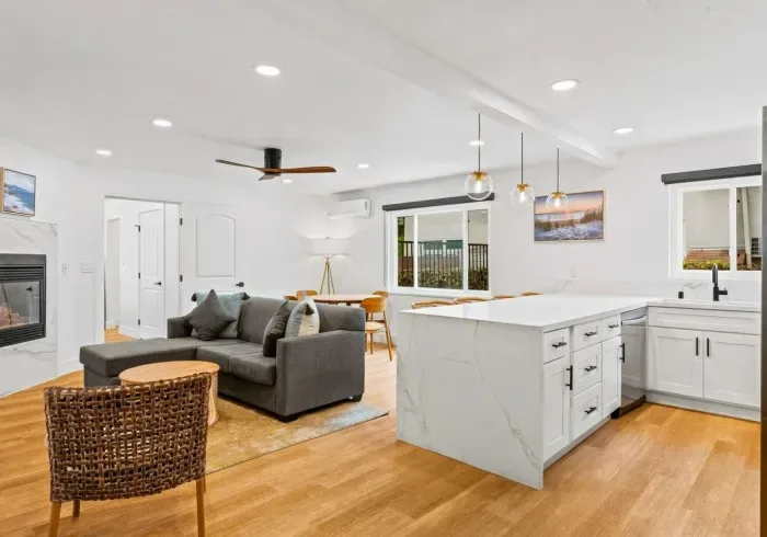 Sala de estar y cocina del penthouse