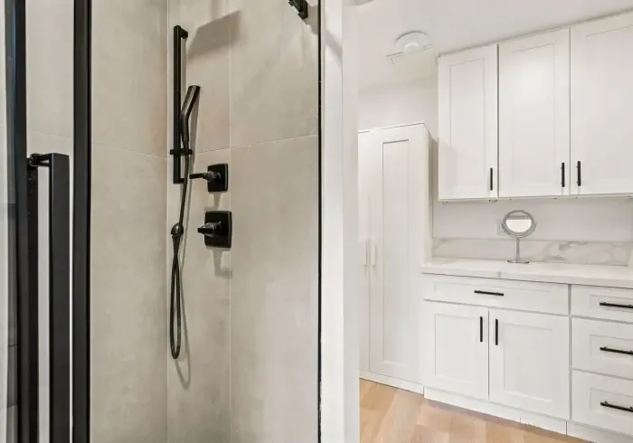 Ducha y mueble de lavabo de la Deluxe Queen