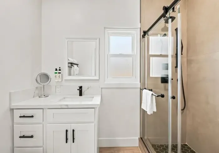 Mueble de lavabo y ducha de la Studio King