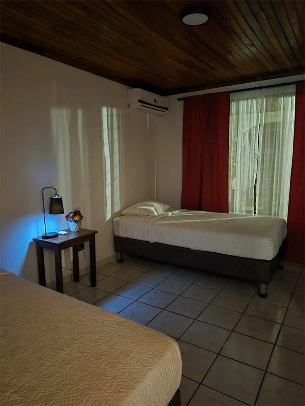 Habitación individual con baño compartido