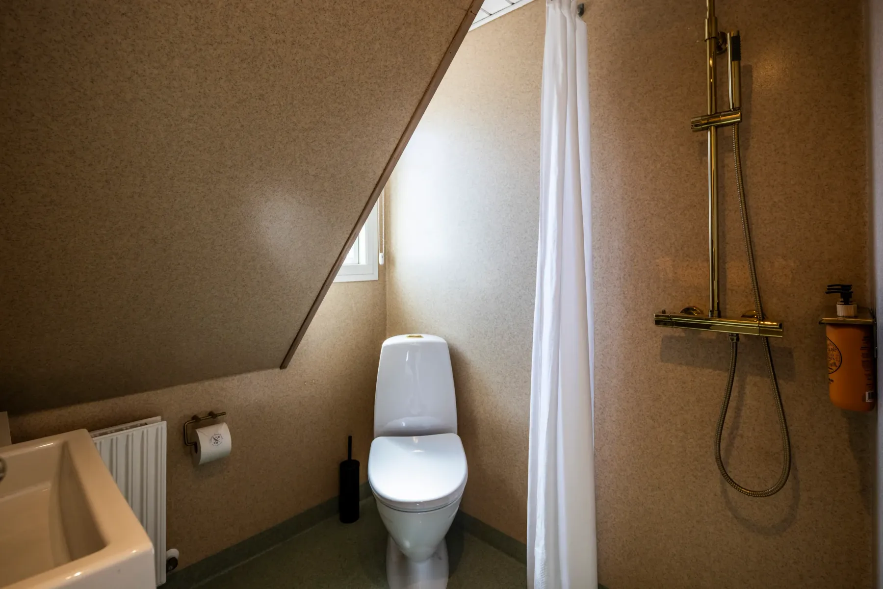 Courtyard First Floor bathroom
