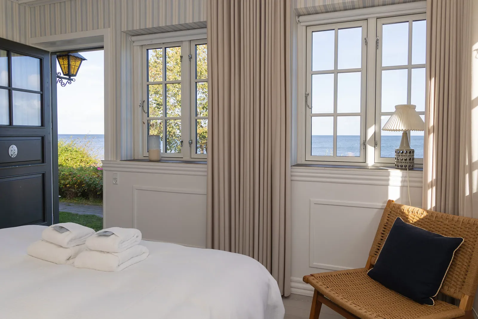 Ocean View bed and sea view