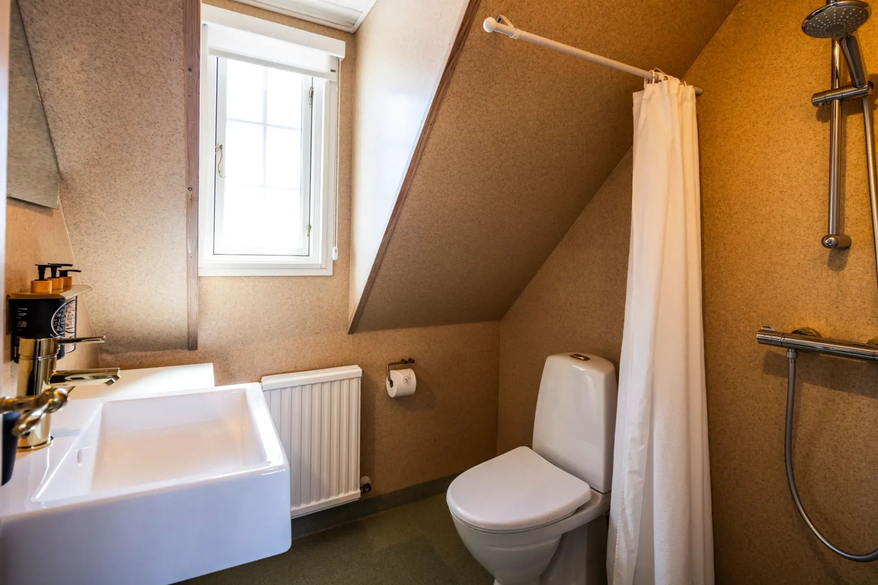 Courtyard First Floor sink