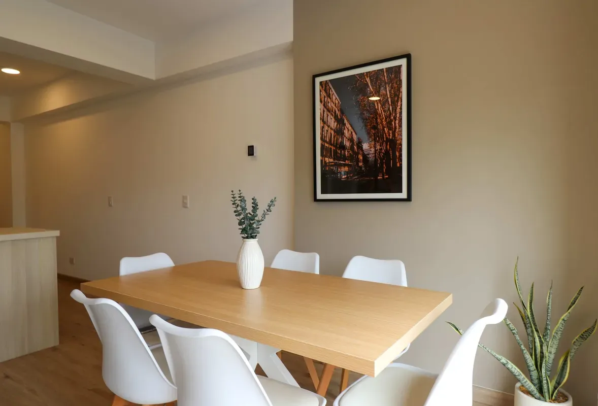 Airy 2BR w/ Balcony in Prime Miraflores