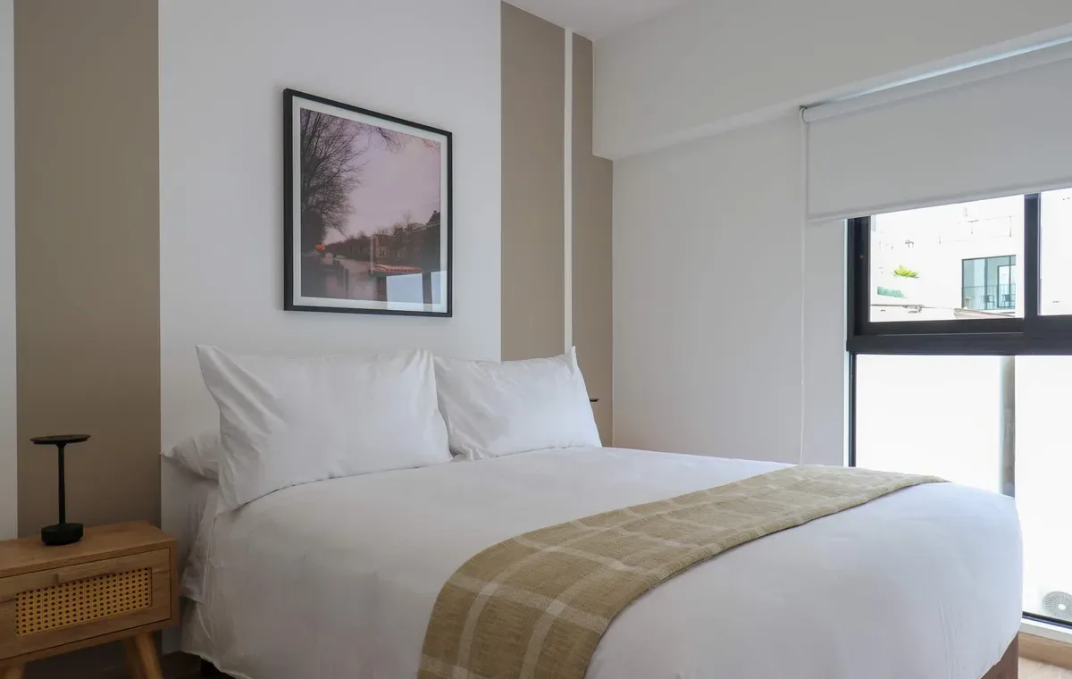 Airy 2BR w/ Balcony in Prime Miraflores