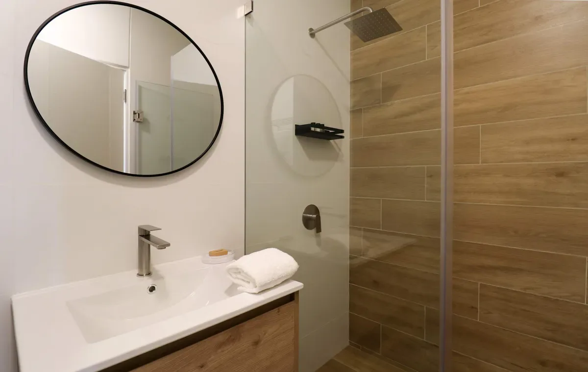 Airy 2BR w/ Balcony in Prime Miraflores