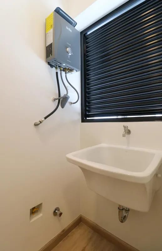 Airy 2BR w/ Balcony in Prime Miraflores