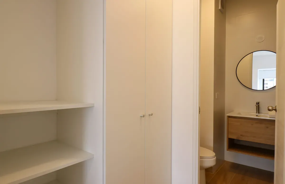 Airy 2BR w/ Balcony in Prime Miraflores
