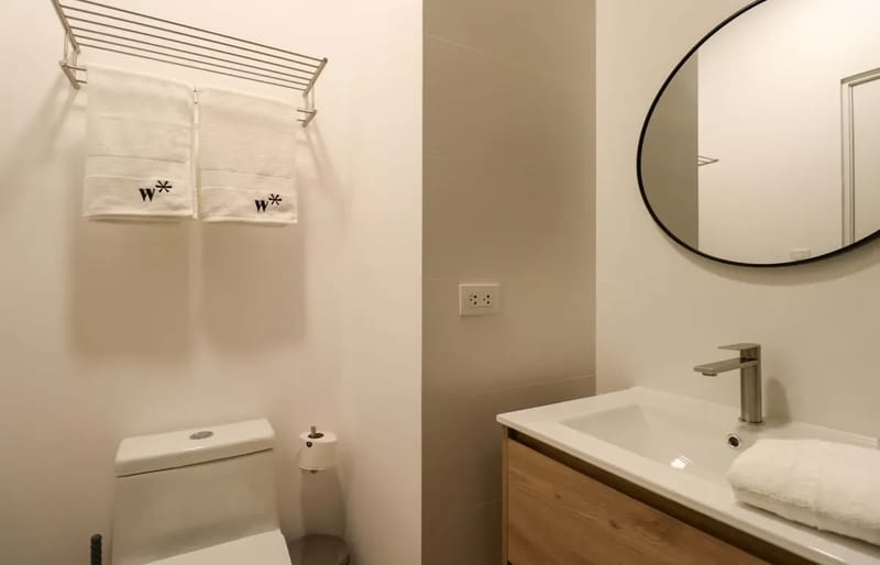 Airy 2BR w/ Balcony in Prime Miraflores