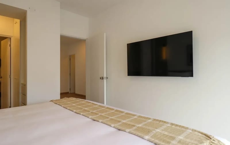 Airy 2BR w/ Balcony in Prime Miraflores