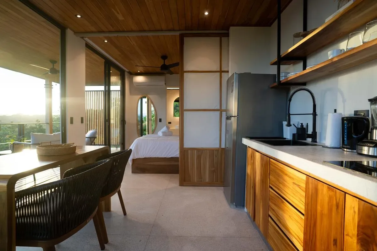 Stylish 1BR Stunning Balcony Views