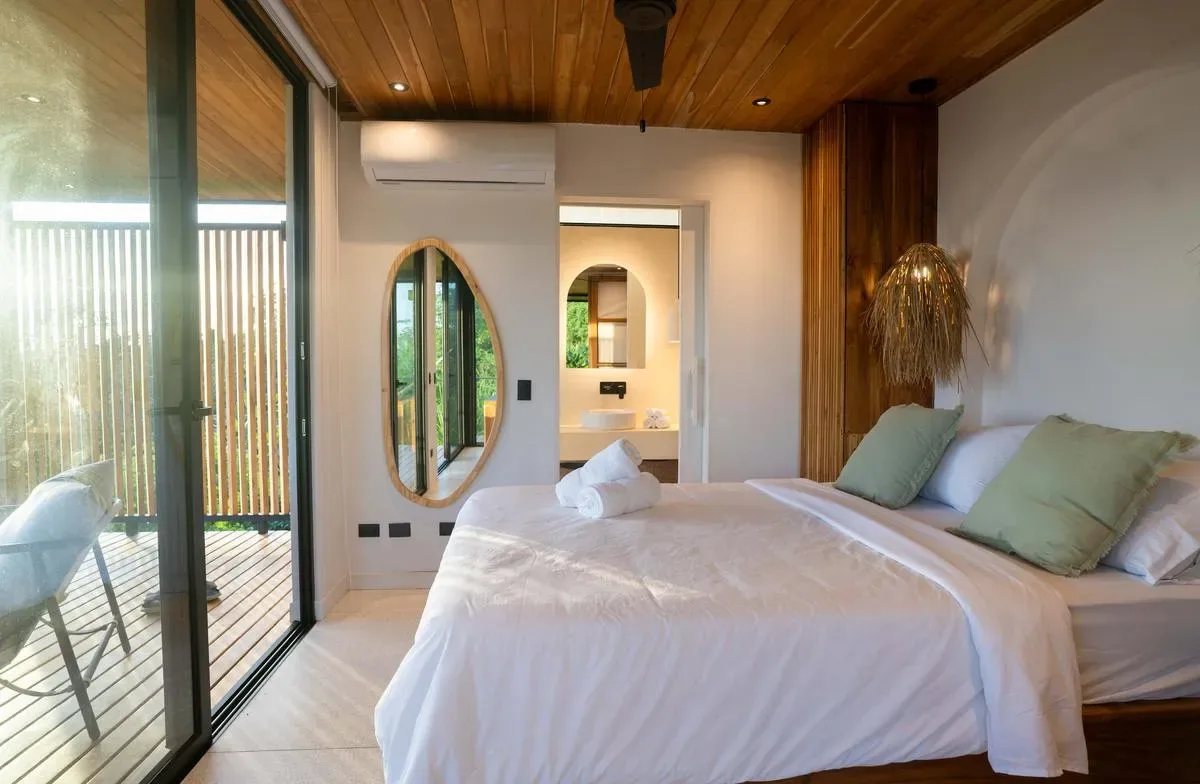 Stylish 1BR Stunning Balcony Views