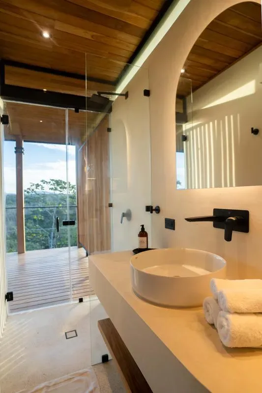Stylish 1BR Stunning Balcony Views