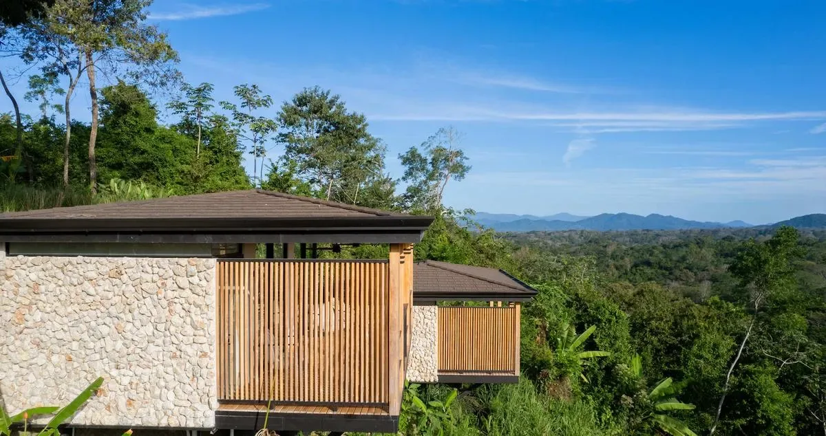 Stylish 1BR Stunning Balcony Views
