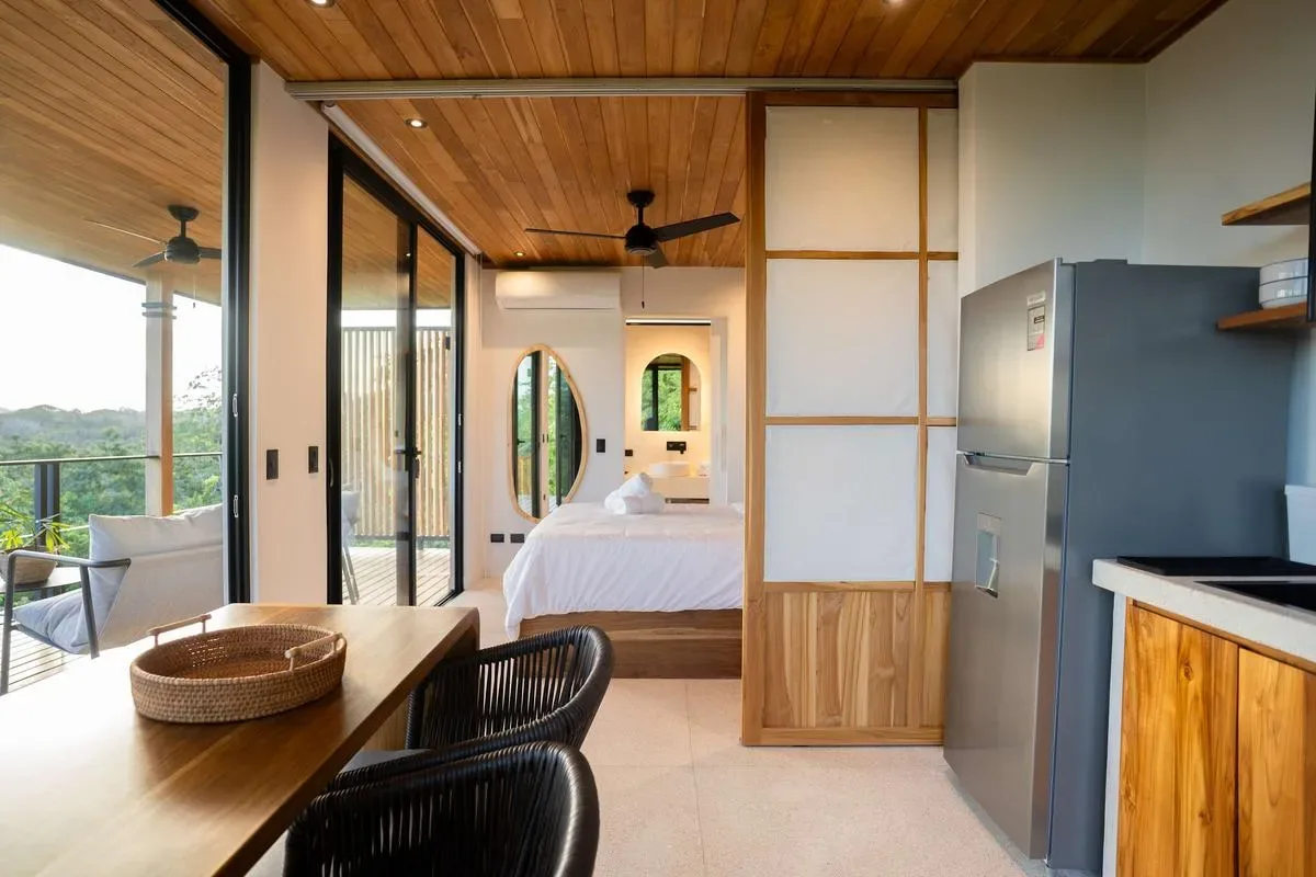 Stylish 1BR Stunning Balcony Views