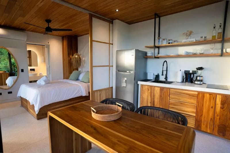 Stylish 1BR Stunning Balcony Views