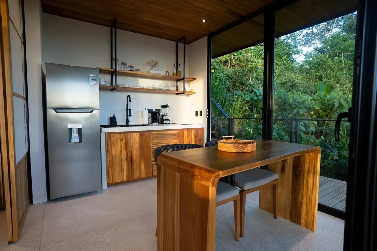 Stylish 1BR Stunning Balcony Views