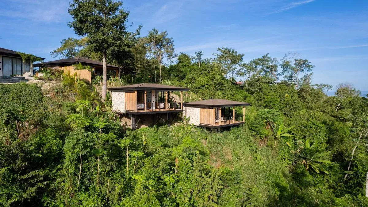 Stylish 1BR Stunning Balcony Views