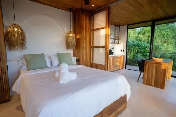 Stylish 1BR Stunning Balcony Views