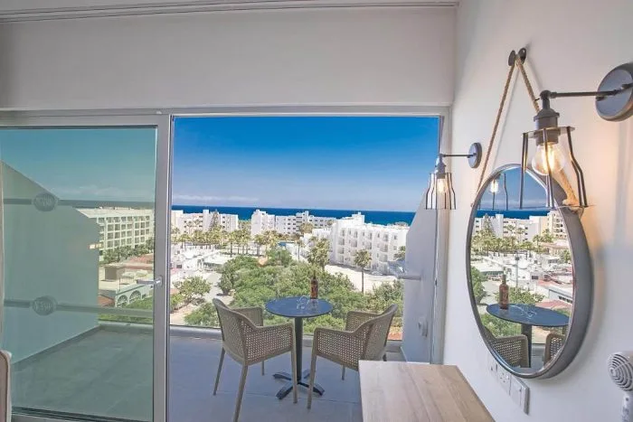 Habitación doble con vistas al mar