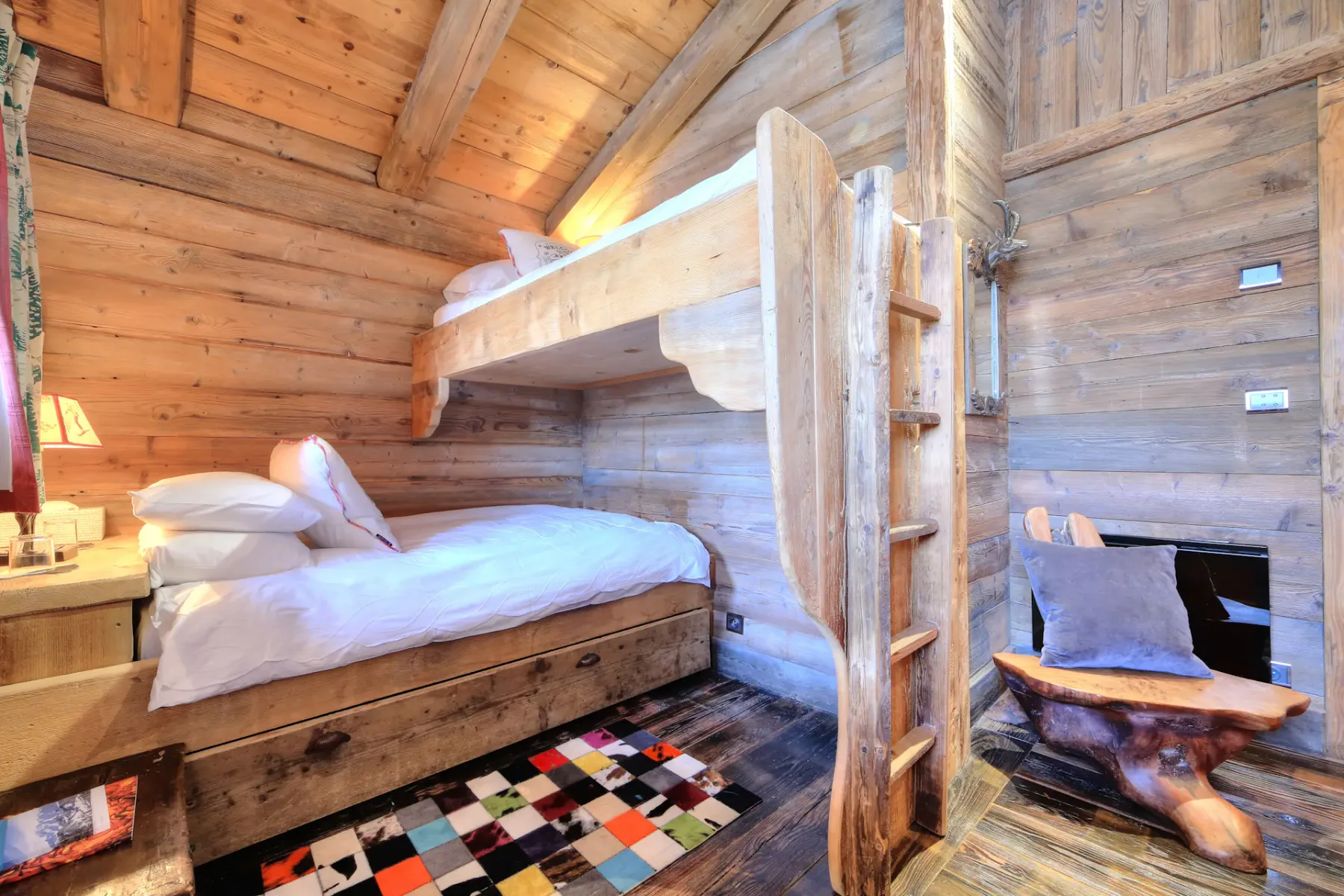 Cosy bunk bedroom at family Chalet Zebrano Megève