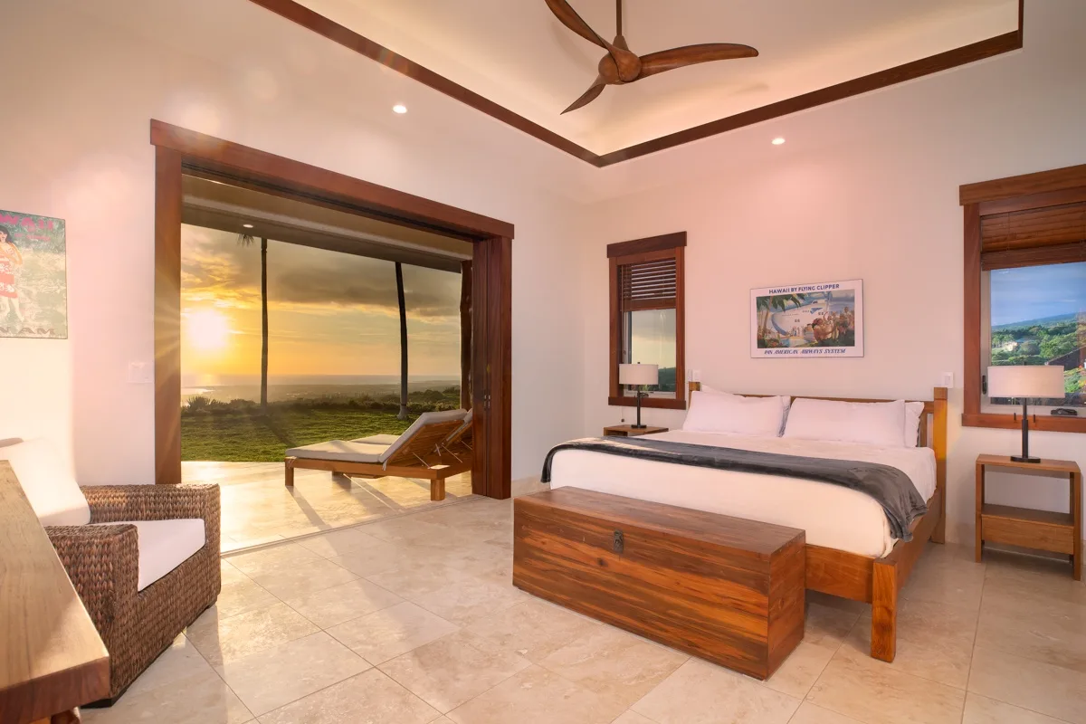 Un dormitorio con una cama grande y una ventana con vistas al paisaje.
