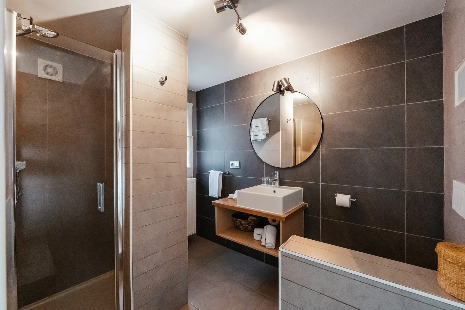 Suite 2