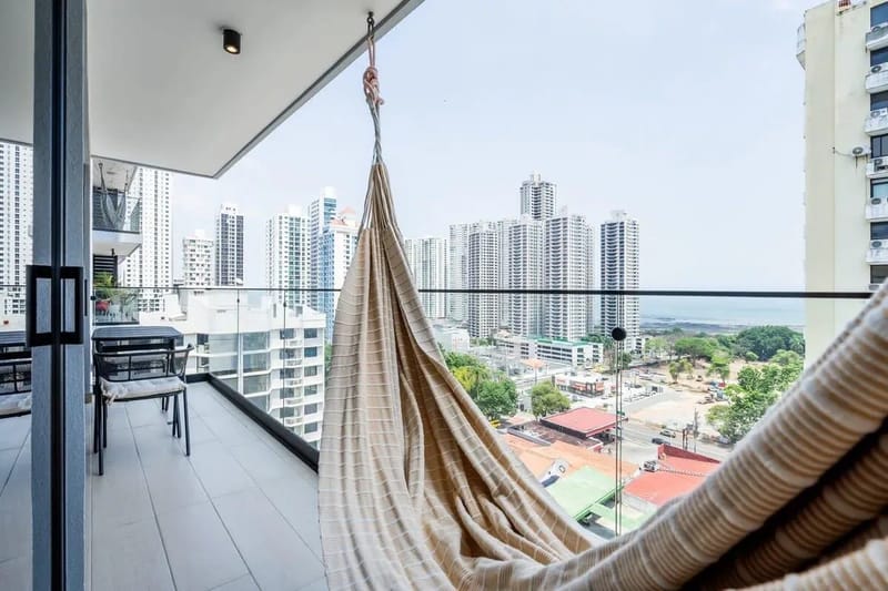 Warm 1BR in San Francisco w/ Balcony