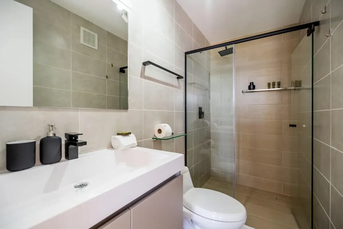 Warm 1BR in San Francisco w/ Balcony