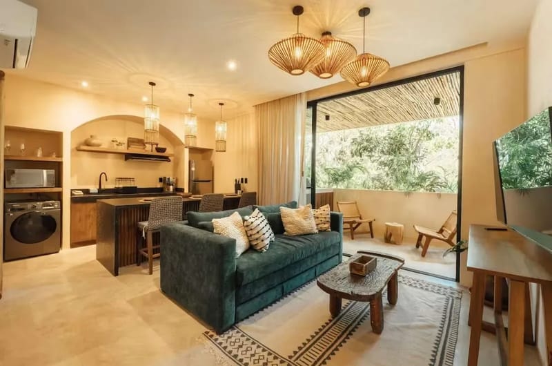 Gorgeous 1BR Apartment w/Pool & Jungle Views